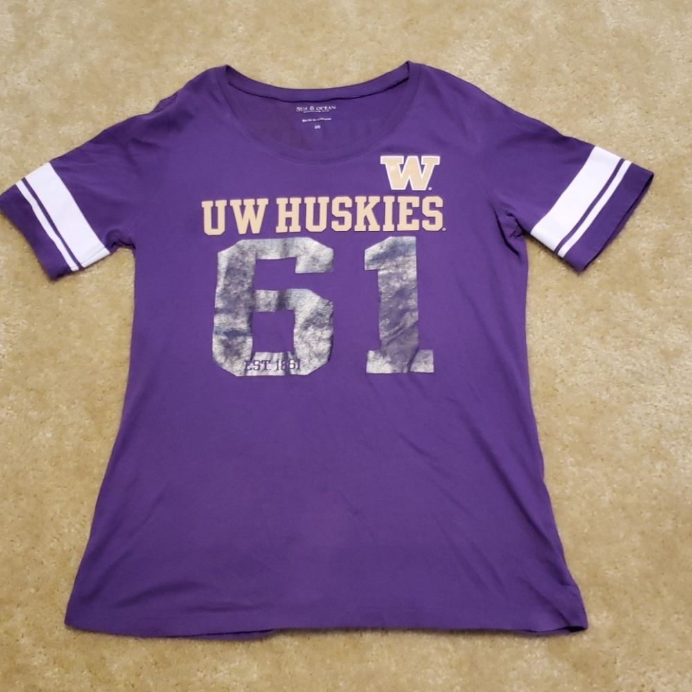 Huskies 5th and Ocean shirt size girls 20